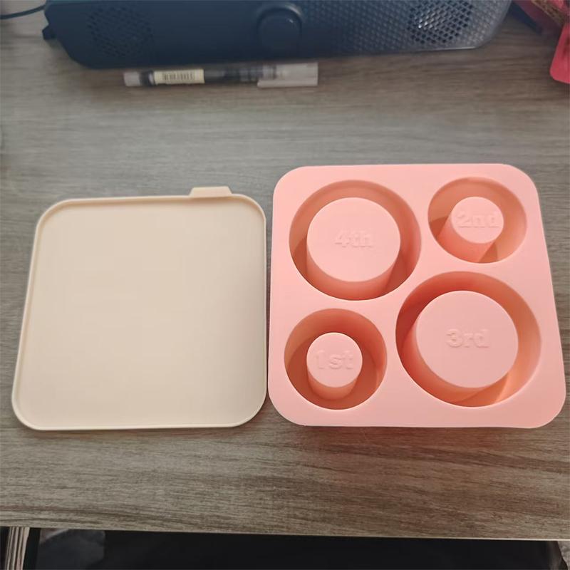 Силиконовый цилиндрический лоток для кубиков льда 4-в-1 с крышкой, форма для льда, сохраняющая напитки охлажденными, форма для кубиков льда для тамблера Stanley Cup розовый
Силиконовый цилиндрический лоток для кубиков льда 4-в-1 с крышкой, форма для льда, сохраняющая напитки охлажденными, форма для кубиков льда для тамблера Stanley Cup розовый