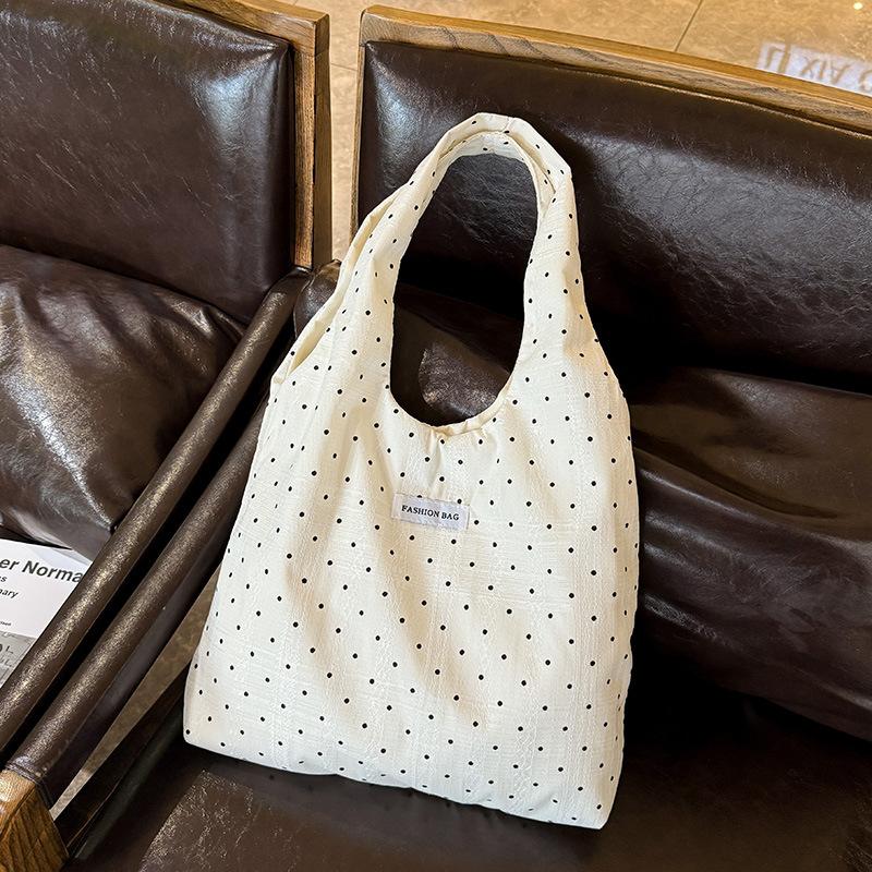 Summer large-capacity polka dot canvas messenger bag niche daily commute underarm shoulder tote bag women s new model
Summer large-capacity polka dot canvas messenger bag niche daily commute underarm shoulder tote bag women s new model