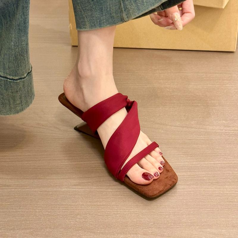 Summer New Fashionable and Versatile Niche Design Sense Retro Wedge Sandals Square Toe Open Toe High Heel Sandals and Slippers 35 красный
Summer New Fashionable and Versatile Niche Design Sense Retro Wedge Sandals Square Toe Open Toe High Heel Sandals and Slippers 35 красный