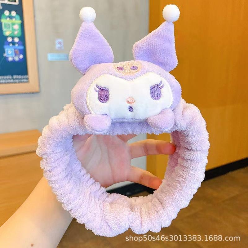 Милые и очаровательные куклы Sanrio Kuromi Melody, средство для умывания лица, макияж, повязка на голову Cinnamoroll PompomPurin, сладкие, нескользящие, эластичные аксессуары для волос
Милые и очаровательные куклы Sanrio Kuromi Melody, средство для умывания лица, макияж, повязка на голову Cinnamoroll PompomPurin, сладкие, нескользящие, эластичные аксессуары для волос