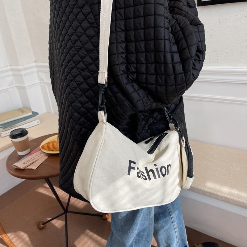 Versatile Ins Small Bag Femalewinter Newest Fashion Popular Canvas Messenger Small Square Bag Net Red Diagonal Shoulder Bag
Versatile Ins Small Bag Femalewinter Newest Fashion Popular Canvas Messenger Small Square Bag Net Red Diagonal Shoulder Bag