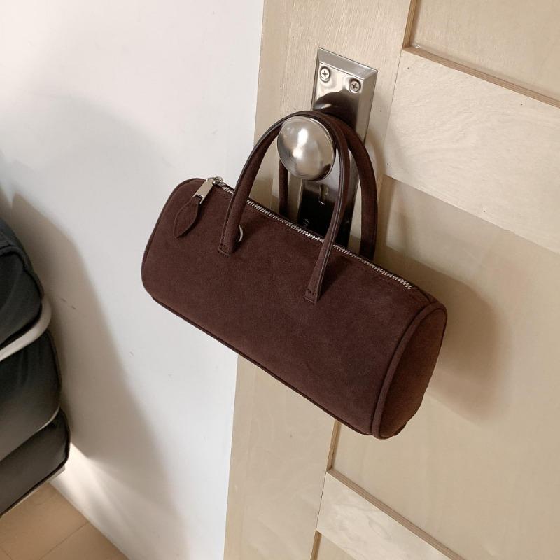 New hand-held bowling bag simple retro autumn and winter portable suede bag niche shoulder messenger bag кофейный
New hand-held bowling bag simple retro autumn and winter portable suede bag niche shoulder messenger bag кофейный