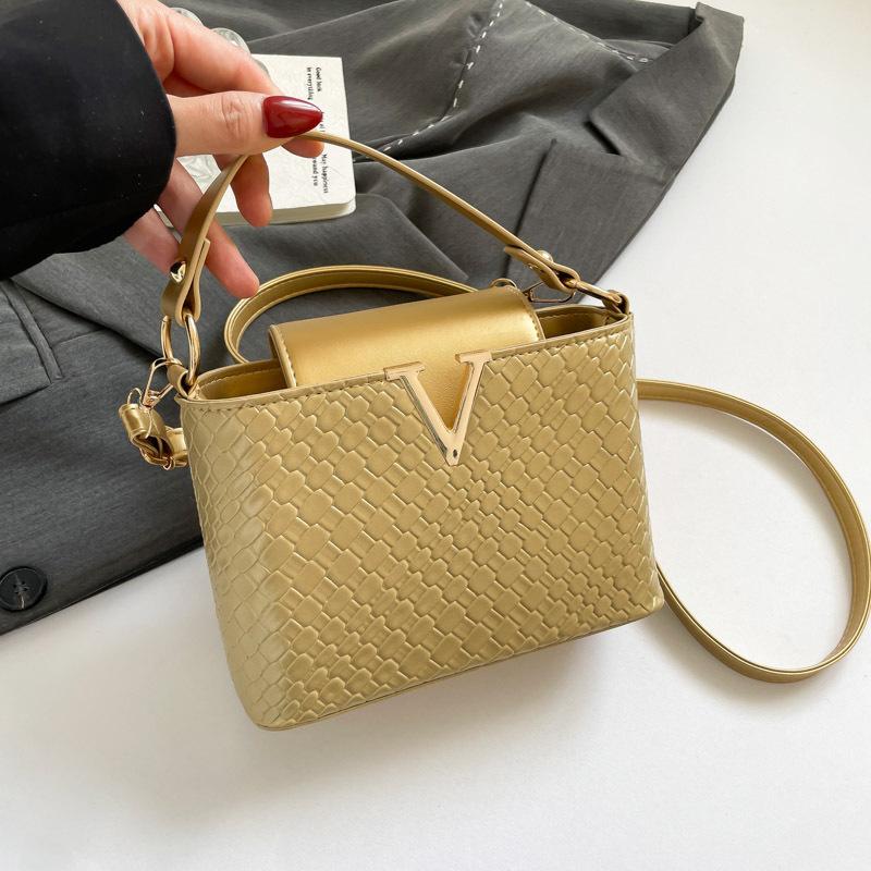 осень 2025 новая наплечная сумка ретро персонализированная сумка-мессенджер модная женская сумка сумочка маленькая сумка золотой
осень 2025 новая наплечная сумка ретро персонализированная сумка-мессенджер модная женская сумка сумочка маленькая сумка золотой