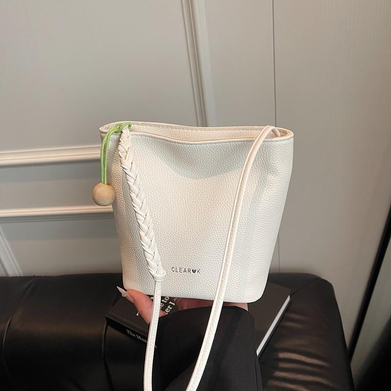 Simple Solid Color Women Single Shoulder Crossbody Bag Woven Shoulder Strap
Simple Solid Color Women Single Shoulder Crossbody Bag Woven Shoulder Strap