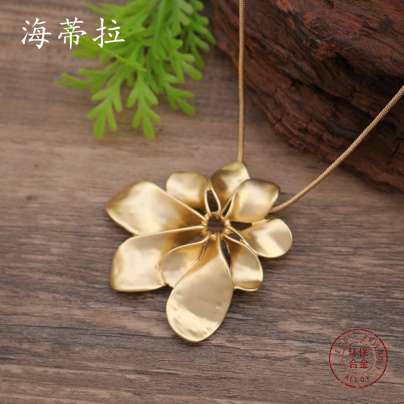 New sub-gold hollow flower snake bone chain long pendant, women s exaggerated high-end flower long necklace
New sub-gold hollow flower snake bone chain long pendant, women s exaggerated high-end flower long necklace