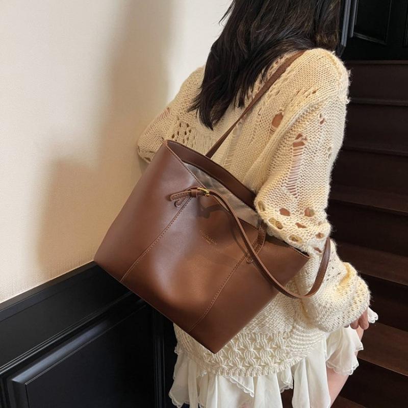 Red big bag women s 2025 new wedding bag wedding bride bag large capacity shoulder portable tote bag hand carry one size fits all темно-коричневого
Red big bag women s 2025 new wedding bag wedding bride bag large capacity shoulder portable tote bag hand carry one size fits all темно-коричневого