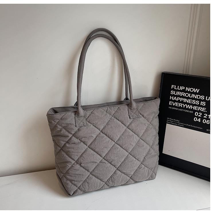 Модная ромбовидная повседневная холщовая сумка женская сумка 2025 новая большая вместимость легкая сумка-мессенджер на плечо холщовая сумка для покупок серый
Модная ромбовидная повседневная холщовая сумка женская сумка 2025 новая большая вместимость легкая сумка-мессенджер на плечо холщовая сумка для покупок серый