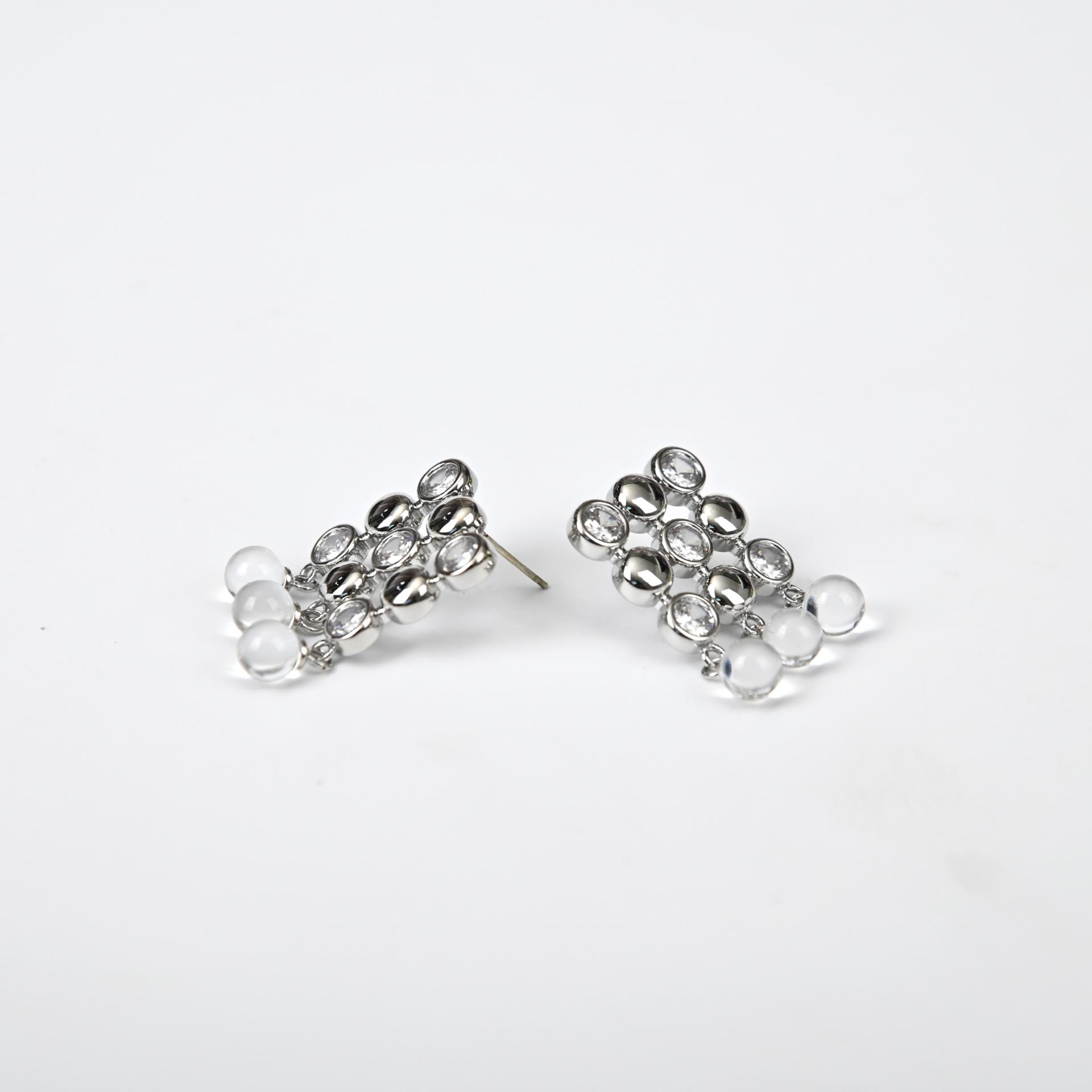 Multi-bead tassel zircon stud earrings s silver needle light luxury high-end niche design earrings heavy industry quality ear jewelry
Multi-bead tassel zircon stud earrings s silver needle light luxury high-end niche design earrings heavy industry quality ear jewelry