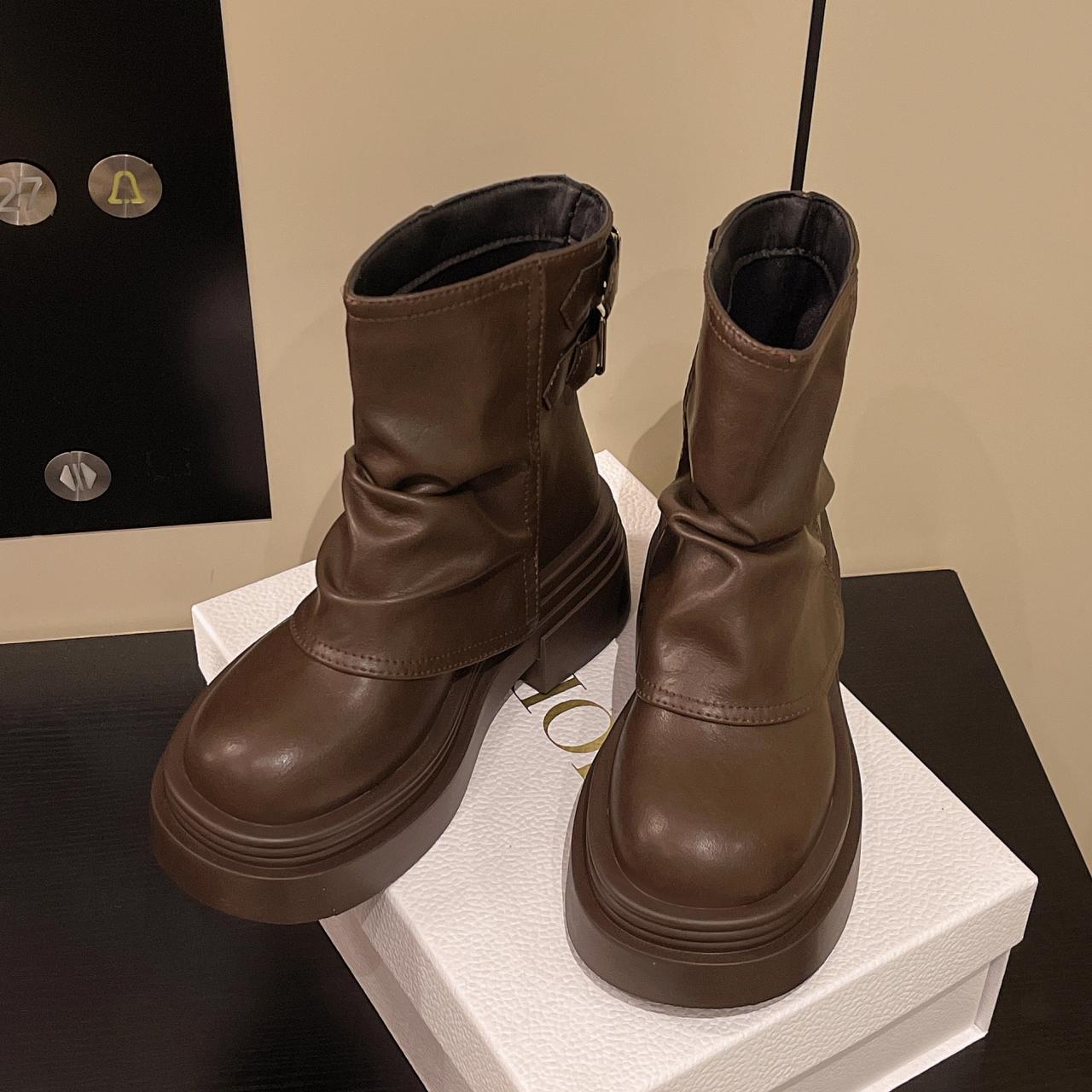 Женские ботильоны на массивной платформе, ботильоны до щиколотки, модные туфли слипоны с пряжкой-ремнем, увеличивающие рост, короткие ботильоны, обувь Mujer 35
Женские ботильоны на массивной платформе, ботильоны до щиколотки, модные туфли слипоны с пряжкой-ремнем, увеличивающие рост, короткие ботильоны, обувь Mujer 35