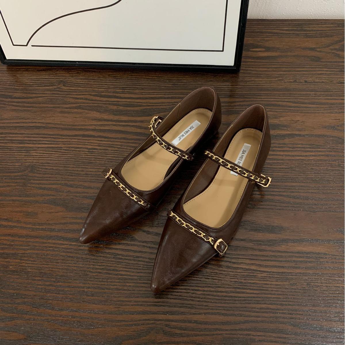 2025 spring new fashion pointed one word with soft leather Doudou shallow mouth flat bottom foot cover ballet outer wear women s single shoes 39 кофейный
2025 spring new fashion pointed one word with soft leather Doudou shallow mouth flat bottom foot cover ballet outer wear women s single shoes 39 кофейный