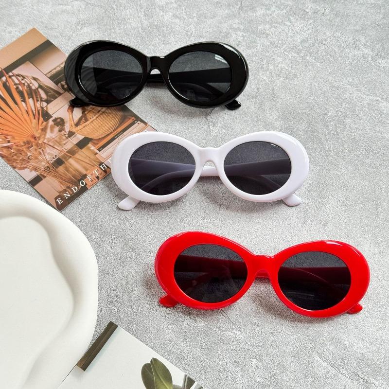 3pcs Retro Sunglasses for Women / Vintage European Sunglasses
3pcs Retro Sunglasses for Women / Vintage European Sunglasses