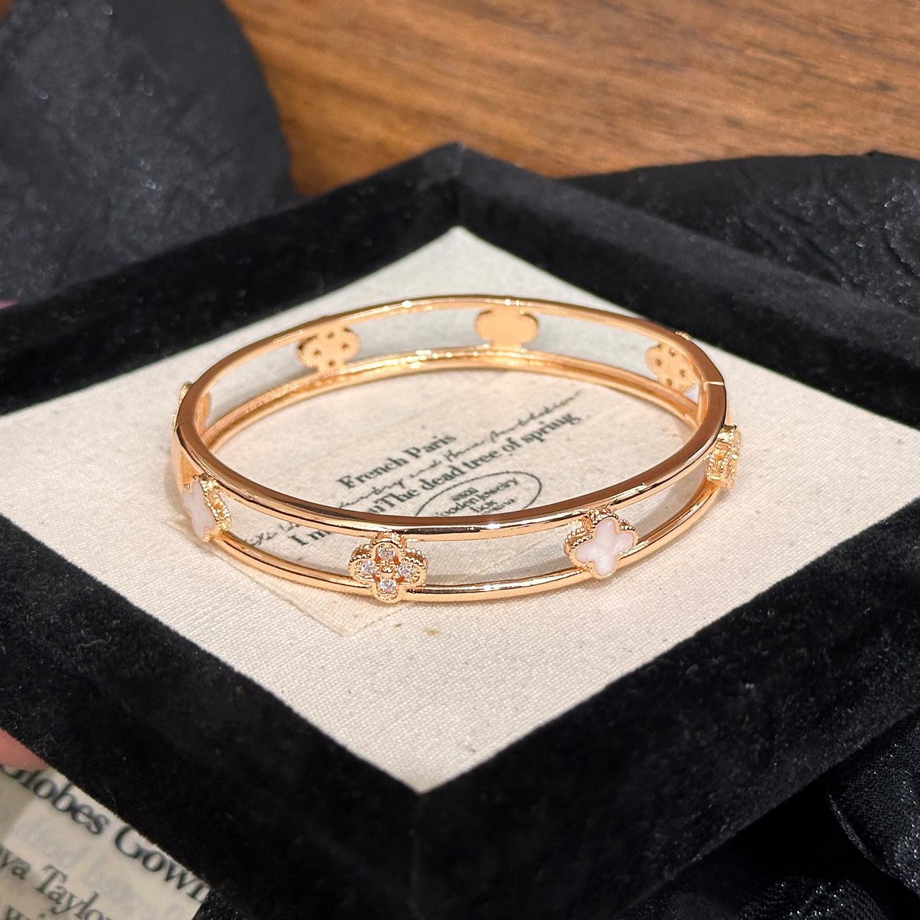 New Seiko style enamel with diamond gourd smooth surface bracelet hollow bracelet advanced
New Seiko style enamel with diamond gourd smooth surface bracelet hollow bracelet advanced