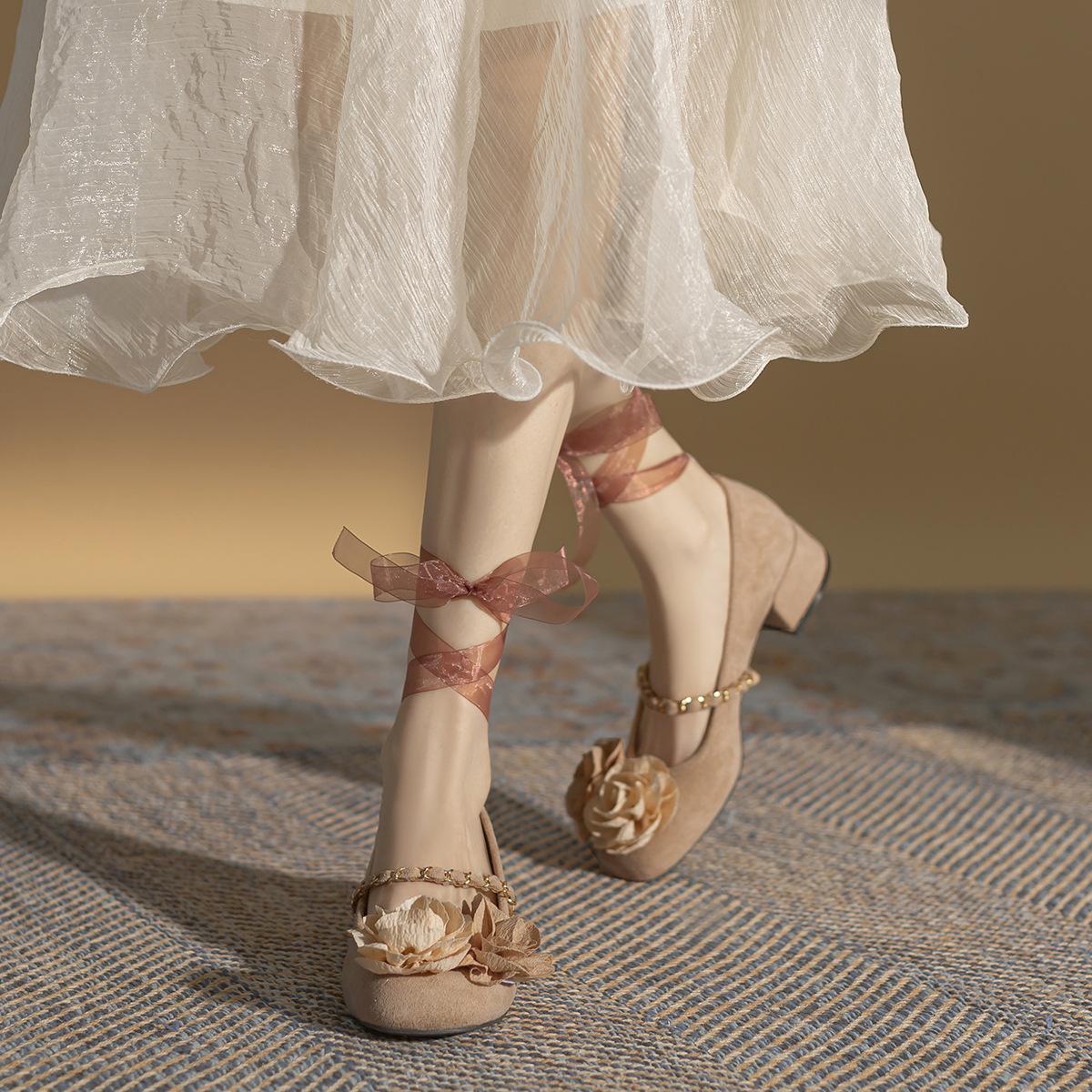 Camellia Mary Jane shoes children round head thick heel spring new ballet shoes lace-up Hanfu shoes 34
Camellia Mary Jane shoes children round head thick heel spring new ballet shoes lace-up Hanfu shoes 34