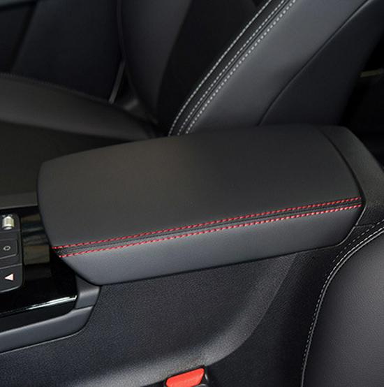 Кожаный чехол для защиты подлокотника BYD Song Pro для реновации интерьера центральной консоли
Кожаный чехол для защиты подлокотника BYD Song Pro для реновации интерьера центральной консоли