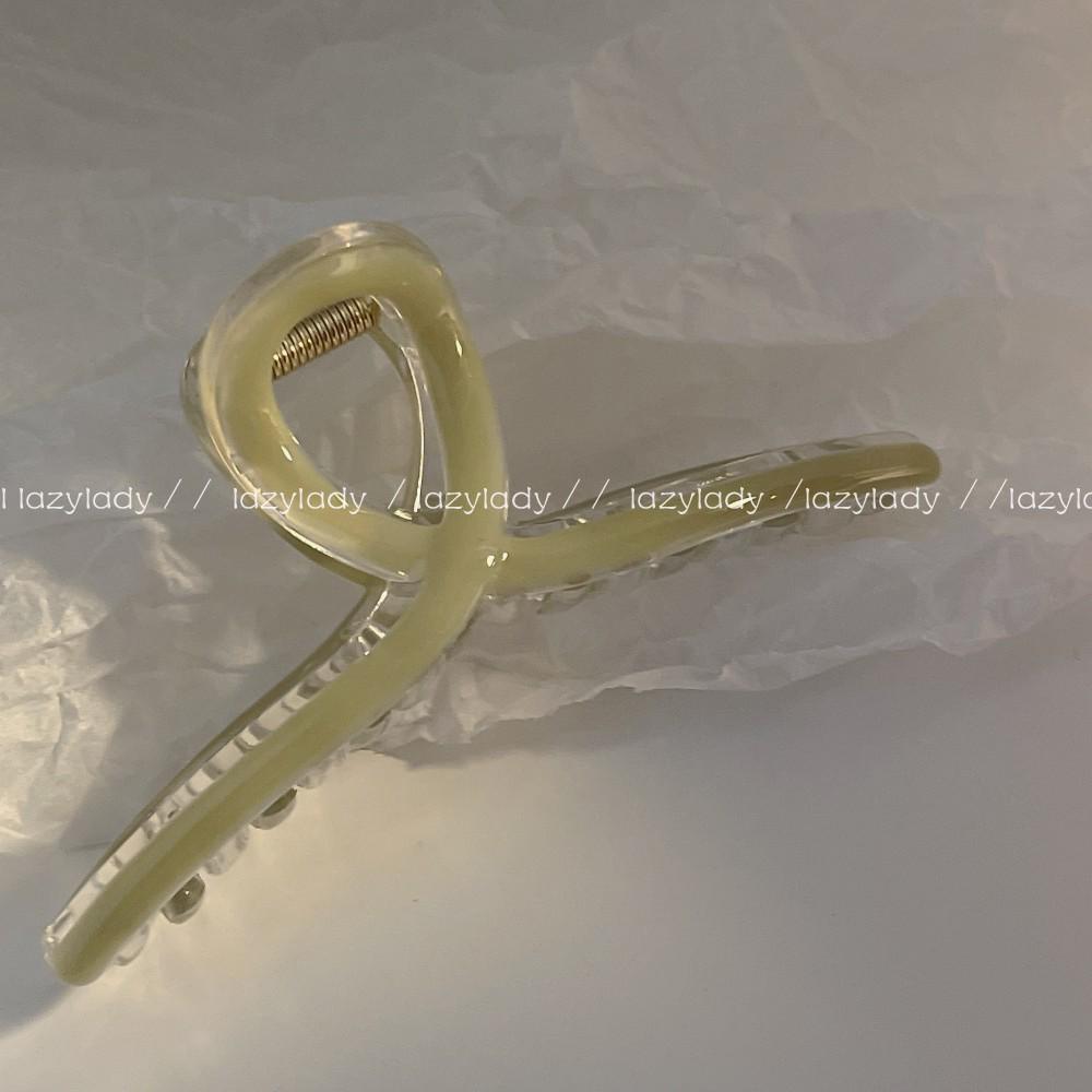 Летняя освежающая заколка для волос в виде акулы 2025: Стильный однотонный цвет, дизайн «капля масла», практичный и модный аксессуар для волос.
Летняя освежающая заколка для волос в виде акулы 2025: Стильный однотонный цвет, дизайн «капля масла», практичный и модный аксессуар для волос.