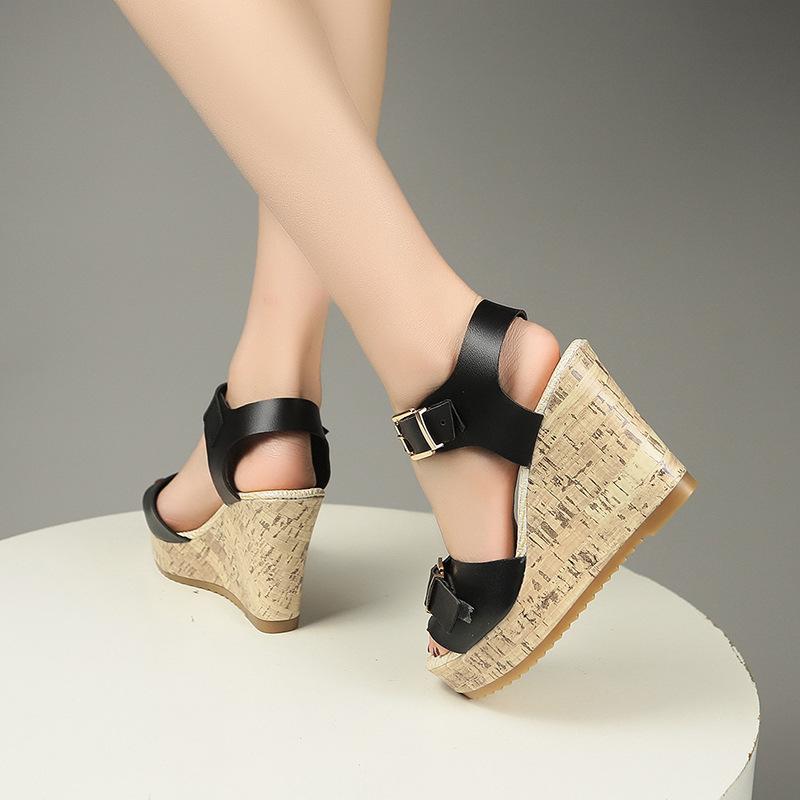 Fashion Large Size Women s Sandals 2025 Summer New Platform Versatile Casual Open-toed Sandals Women 42 коричневий
Fashion Large Size Women s Sandals 2025 Summer New Platform Versatile Casual Open-toed Sandals Women 42 коричневий