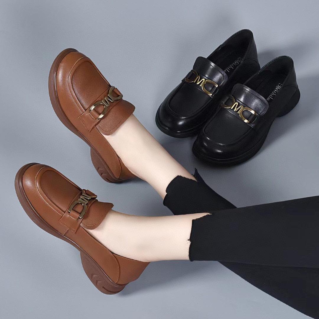 Женские кожаные лоферы с круглым носком на весну 2024 года - Британский стиль, низкий вырез, плоская подошва, удобные, верхний слой коровьей кожи 40
Женские кожаные лоферы с круглым носком на весну 2024 года - Британский стиль, низкий вырез, плоская подошва, удобные, верхний слой коровьей кожи 40