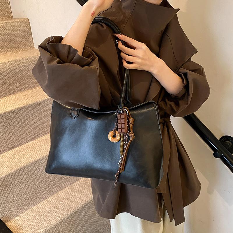 2024 новая ниша персонализированный бейсбольный автомобиль брелок сумка подвеска пара плетеный шнур сумка подвеска 38.5*13*31 чёрный
2024 новая ниша персонализированный бейсбольный автомобиль брелок сумка подвеска пара плетеный шнур сумка подвеска 38.5*13*31 чёрный