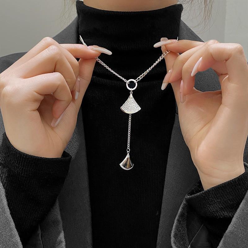 Douyin fashion fan skirt full of long fashion sweater necklace pearl elegant temperament
Douyin fashion fan skirt full of long fashion sweater necklace pearl elegant temperament
