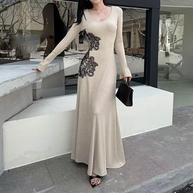 2026 Elegant Chinese-Style Patchwork Lace V-Neck Dress with Coat, Waist-Cinched, Slim-Fit, Autumn/Winter Collection. Extra Large
2026 Elegant Chinese-Style Patchwork Lace V-Neck Dress with Coat, Waist-Cinched, Slim-Fit, Autumn/Winter Collection. Extra Large