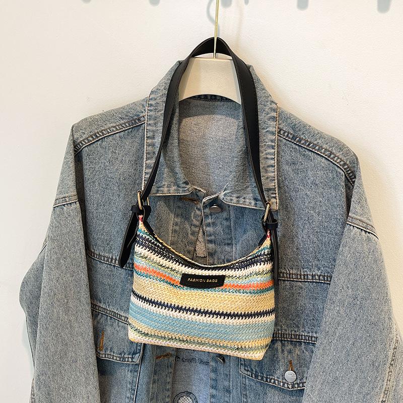 Trend fashion contrasting color woven bag women 2025 autumn new ins simple casual dumpling bag versatile shoulder bag чёрный
Trend fashion contrasting color woven bag women 2025 autumn new ins simple casual dumpling bag versatile shoulder bag чёрный