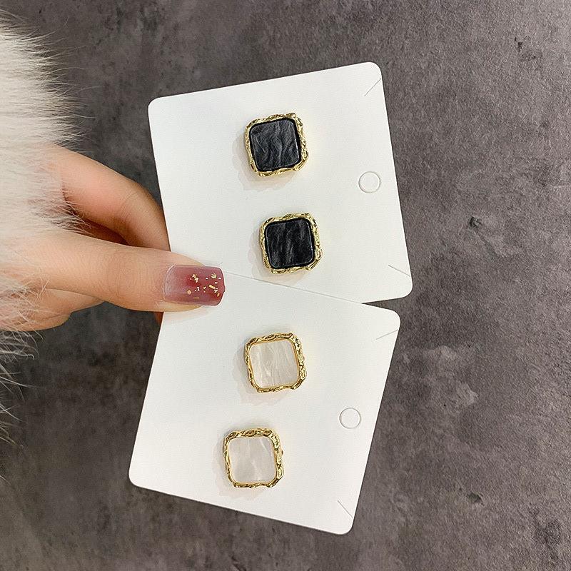 Geometric square personalized stud earrings temperament versatile resin retro French small earrings earrings women
Geometric square personalized stud earrings temperament versatile resin retro French small earrings earrings women