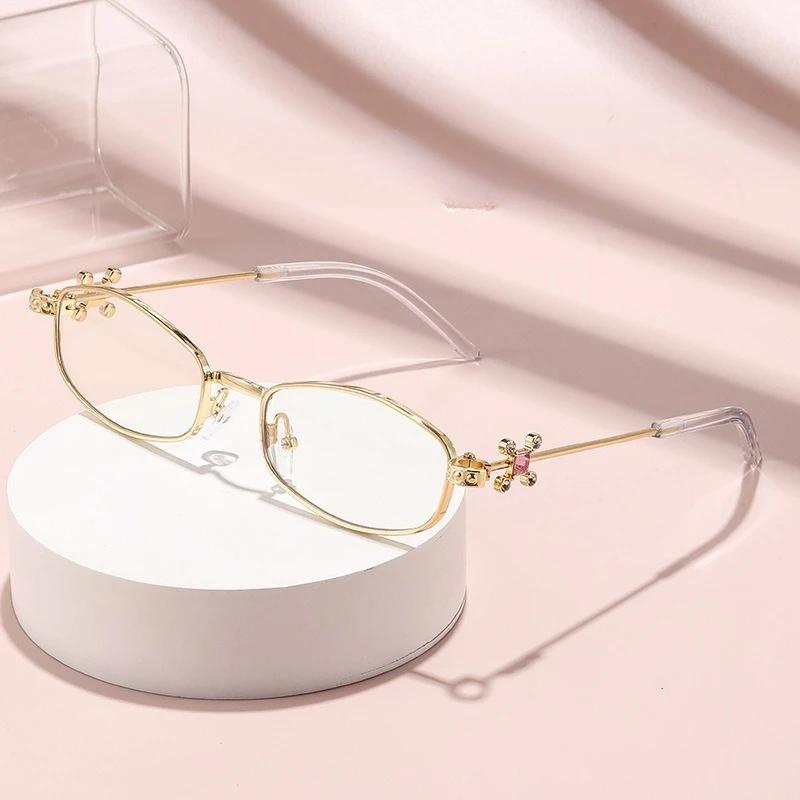 Y2k New Fashion Square Sunglasses Small Alloy Frame Luxury Brand Sun Glasses Diamond Decoration Eyeglasses for Female Uv400
Y2k New Fashion Square Sunglasses Small Alloy Frame Luxury Brand Sun Glasses Diamond Decoration Eyeglasses for Female Uv400