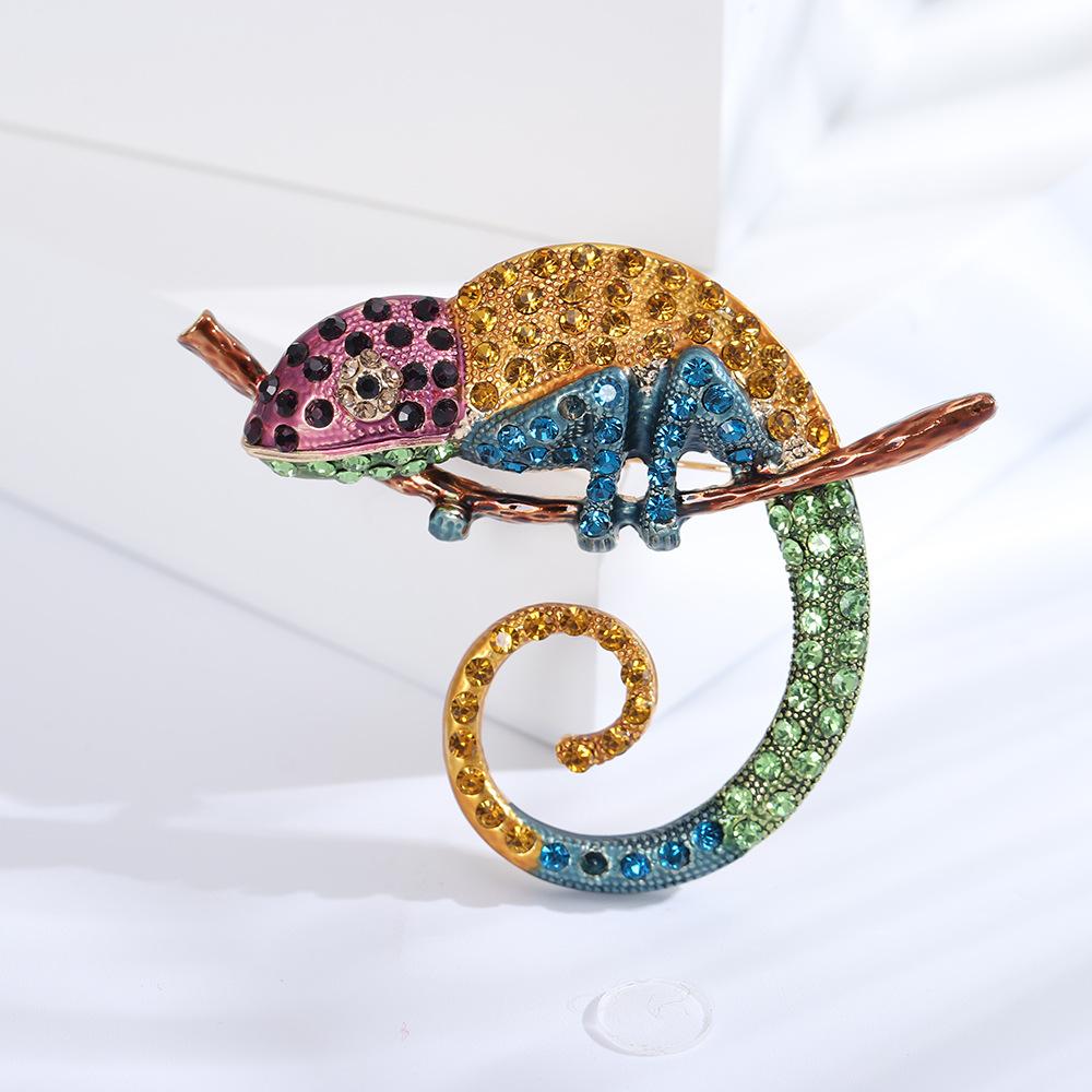 Перебільшена креативна брошка-хамелеон зі стразами, універсальна брошка з тваринами високого класу, шпилька для костюма, що захищає від світла
Перебільшена креативна брошка-хамелеон зі стразами, універсальна брошка з тваринами високого класу, шпилька для костюма, що захищає від світла
