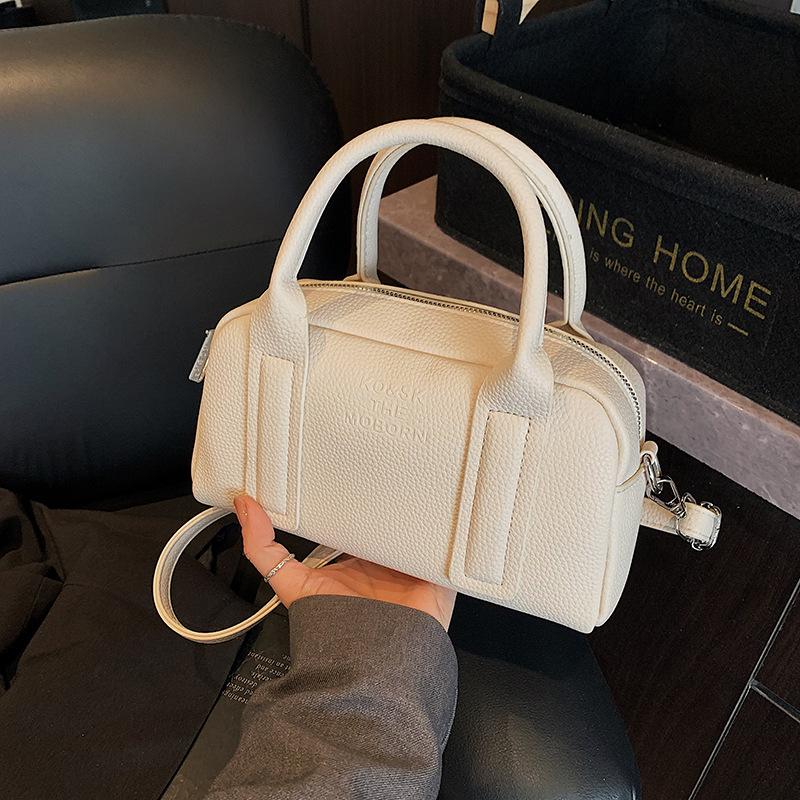 Портативная маленькая квадратная сумка женская минималистичная сумка через плечо и мессенджер 2025 весна и лето новая сумка-боулинг сумка-подушка белый
Портативная маленькая квадратная сумка женская минималистичная сумка через плечо и мессенджер 2025 весна и лето новая сумка-боулинг сумка-подушка белый