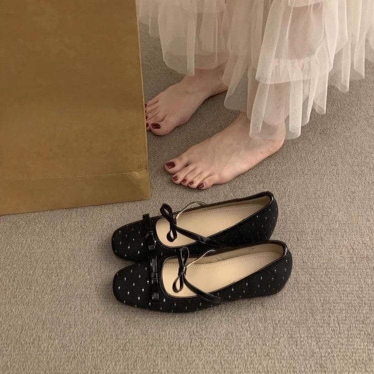 Inner height increase gentle wind shoes bow black one-word buckle with Mary Jane women s shoes temperament beautiful single shoes 35 чорний
Inner height increase gentle wind shoes bow black one-word buckle with Mary Jane women s shoes temperament beautiful single shoes 35 чорний