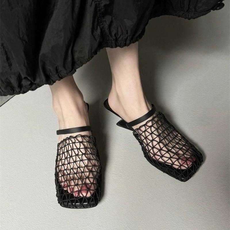 Summer new favorite niche design fishing net half slippers woven mesh hollow special-shaped and high-heeled outer slippers women 35 чорний
Summer new favorite niche design fishing net half slippers woven mesh hollow special-shaped and high-heeled outer slippers women 35 чорний