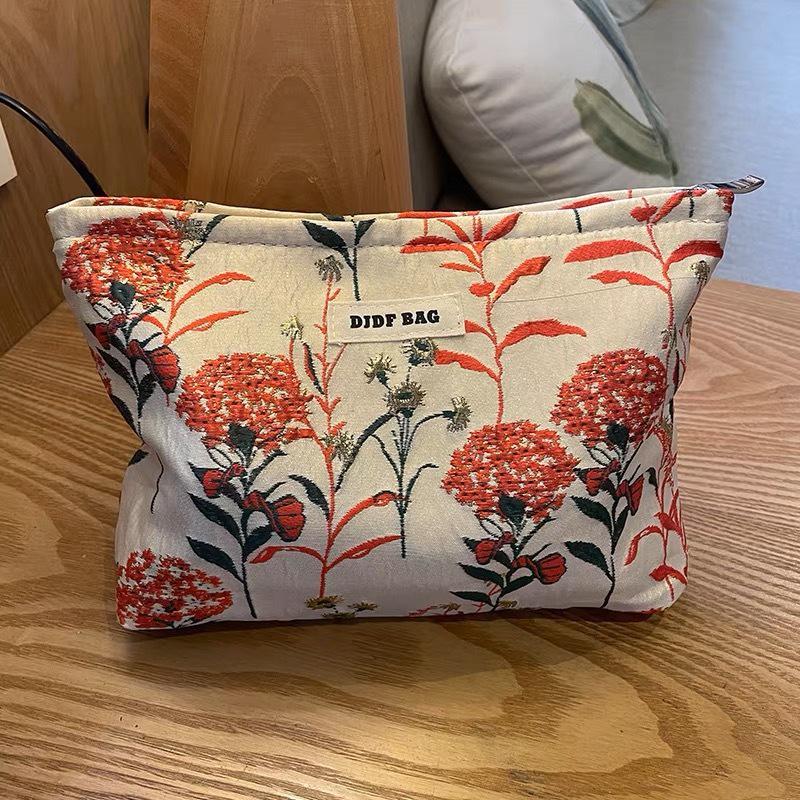 Portable Xiaoqing Large Capacity Makeup & Wash Bag
Portable Xiaoqing Large Capacity Makeup & Wash Bag
