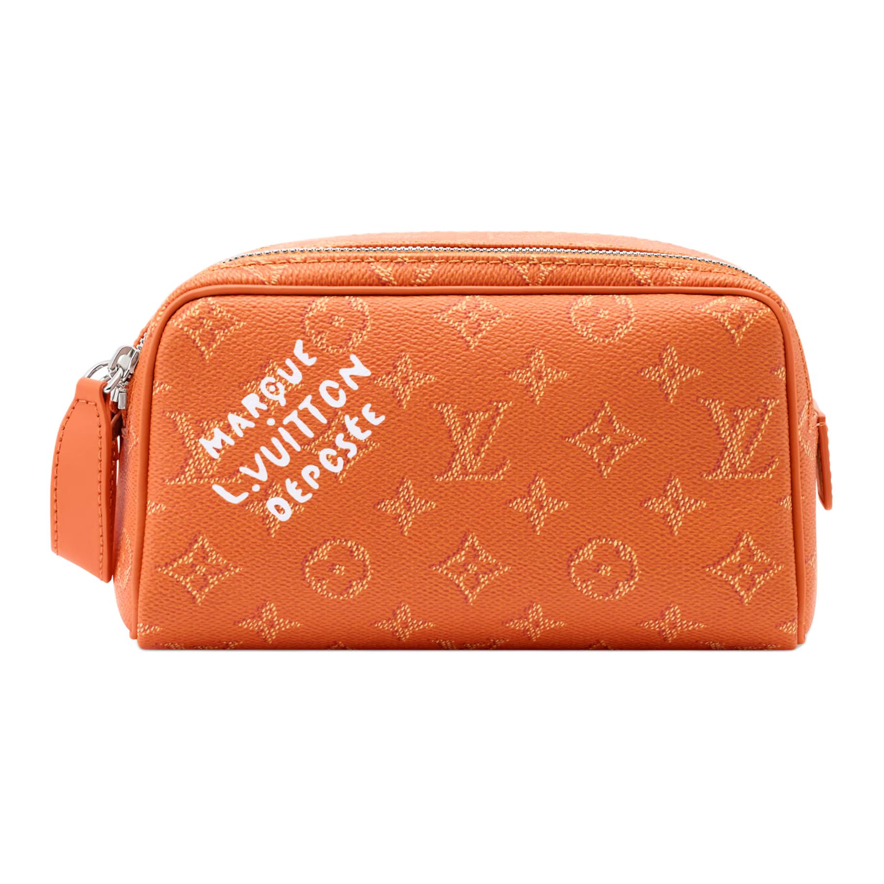 Louis Vuitton Dopp Kit Monogram Coated Canvas Toiletry Bag Mini Men toiletry bag Caramel M26873 Basic Set (Bag+Dust Bag)
Louis Vuitton Dopp Kit Monogram Coated Canvas Toiletry Bag Mini Men toiletry bag Caramel M26873 Basic Set (Bag+Dust Bag)