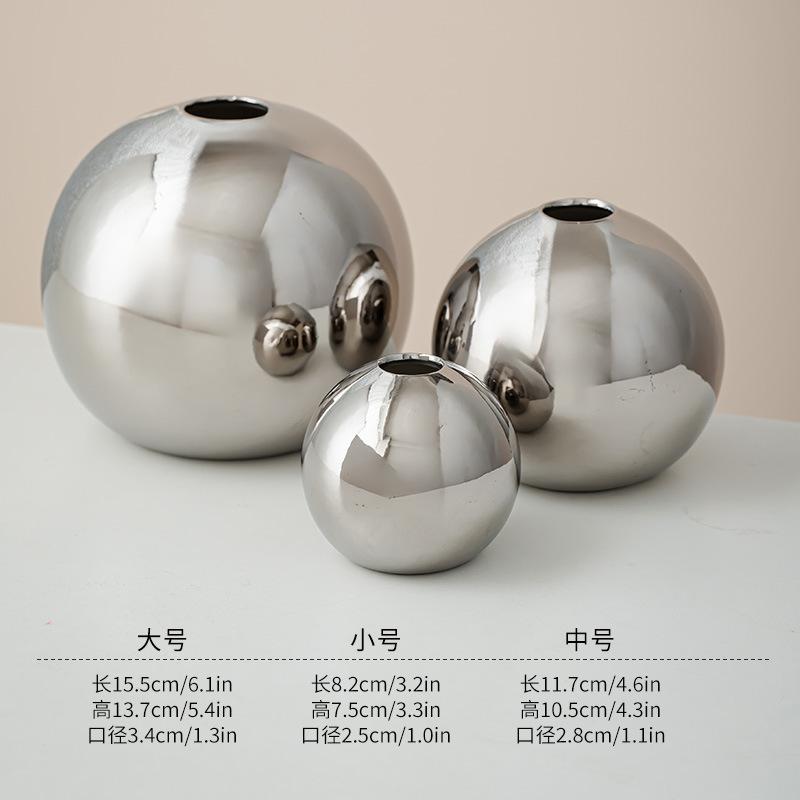 Легкая роскошь, Высококлассное ощущение, Гальваническое серебро, Сферическая форма, Керамическая ваза, Украшение гостиной, Цветочная композиция, Декоративные украшения 3pcs
Легкая роскошь, Высококлассное ощущение, Гальваническое серебро, Сферическая форма, Керамическая ваза, Украшение гостиной, Цветочная композиция, Декоративные украшения 3pcs