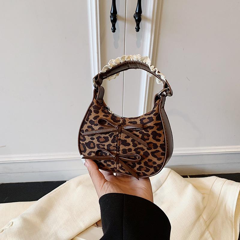 Детская сумка-полумесяц через плечо в корейском стиле для девочек - Элегантный и ретро-дизайн
Детская сумка-полумесяц через плечо в корейском стиле для девочек - Элегантный и ретро-дизайн