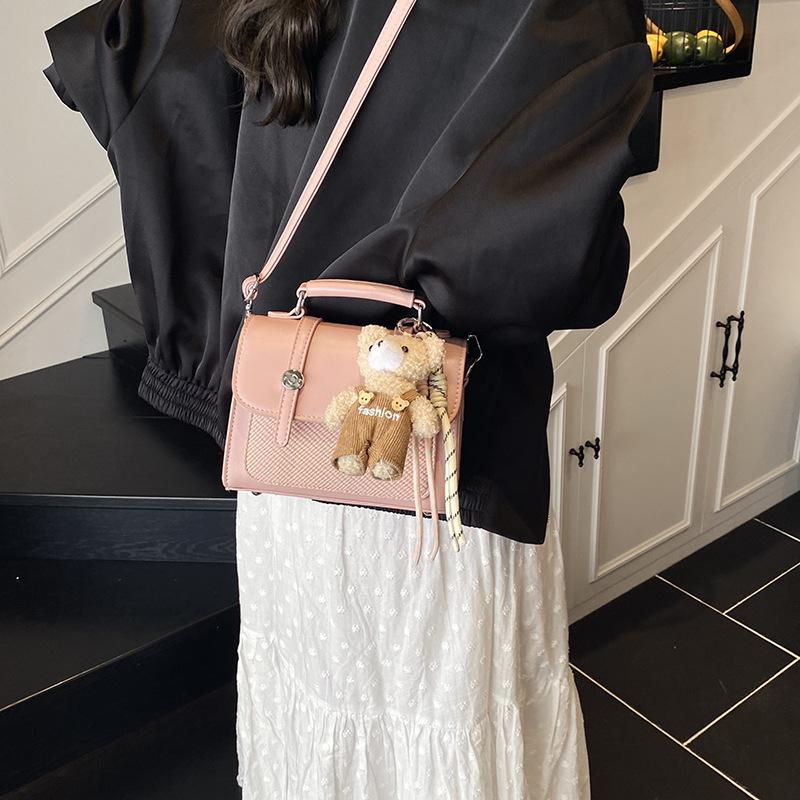 Niche portable small square bag women s 2025 new fashion shoulder bag simple versatile messenger bag
Niche portable small square bag women s 2025 new fashion shoulder bag simple versatile messenger bag