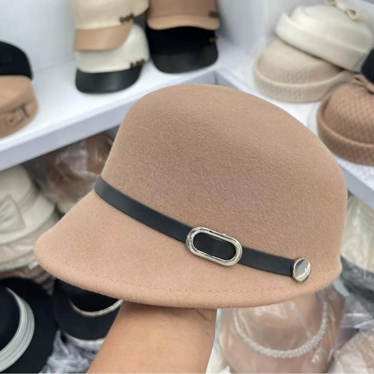 Hat Women s Autumn and Winter Wool Cap British Leather Button Equestrian Hat Small Rim Knight Hat Beret Versatile Top Hat
Hat Women s Autumn and Winter Wool Cap British Leather Button Equestrian Hat Small Rim Knight Hat Beret Versatile Top Hat