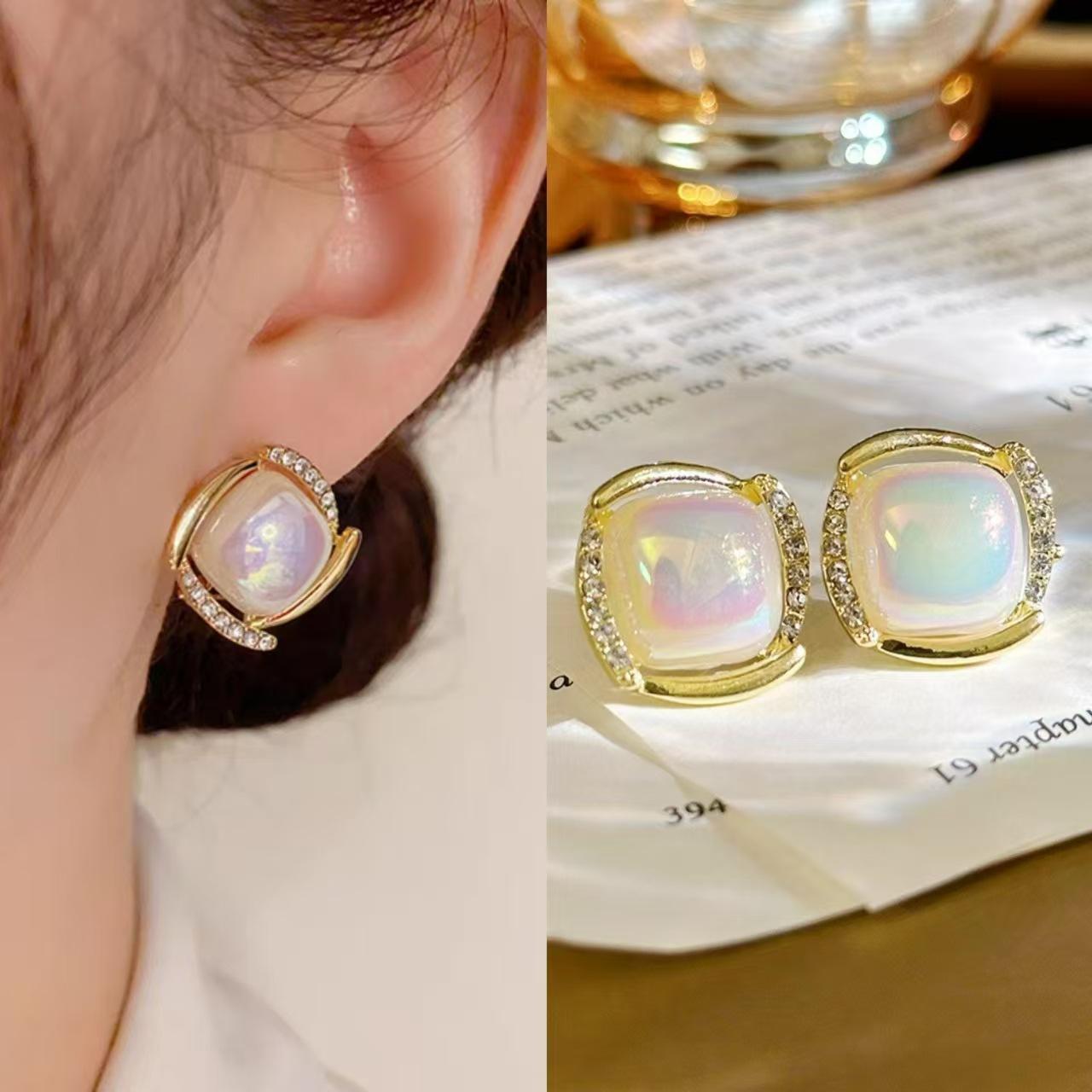 Trend Imitation Mermaid Pearl Square Stud Earring for Women Unique Geometry Rhombus Zircon Brincos Wedding Girl Gift
Trend Imitation Mermaid Pearl Square Stud Earring for Women Unique Geometry Rhombus Zircon Brincos Wedding Girl Gift