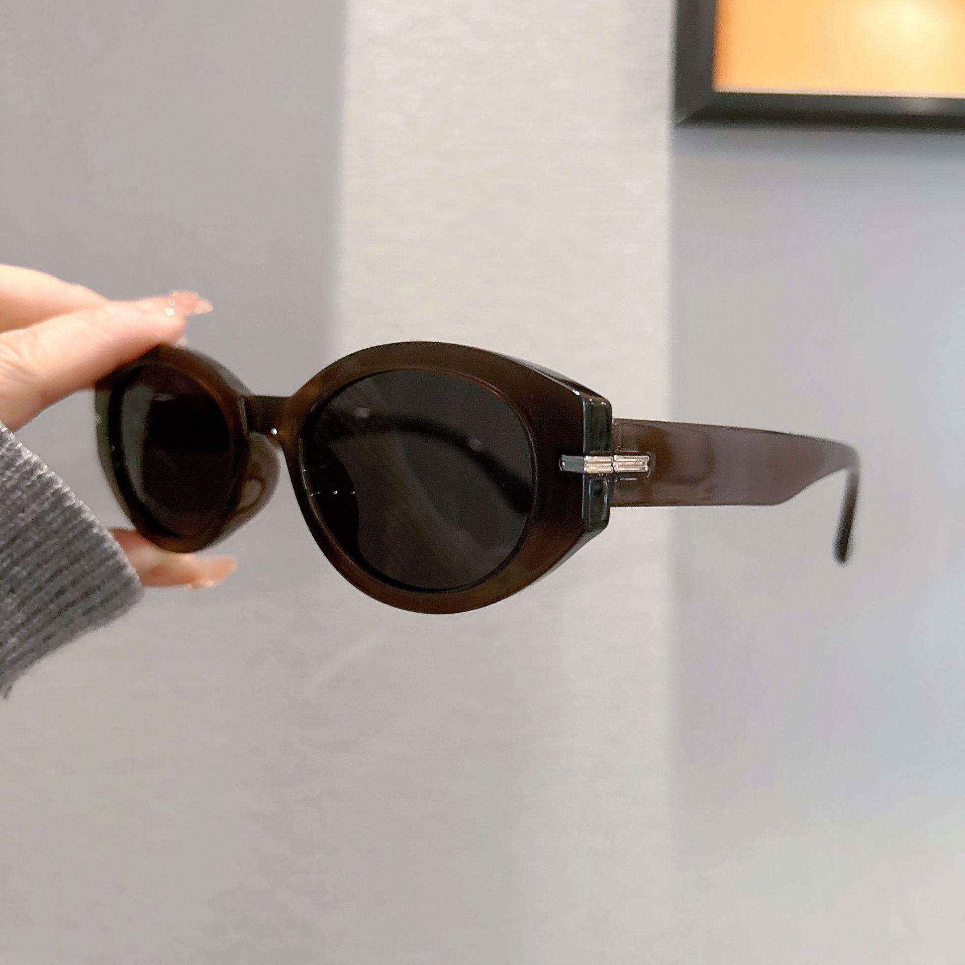 Korean Style TR90 Polarized Cat Eye UV Sunglasses - 2026 Trendy Street Fashion
Korean Style TR90 Polarized Cat Eye UV Sunglasses - 2026 Trendy Street Fashion