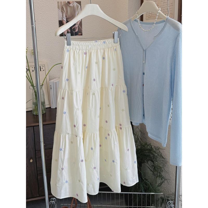 Spring and summer small fresh embroidered flower skirt women s new high waist and thin a word versatile casual medium and long skirt One size fits all світло-жовтого кольору
Spring and summer small fresh embroidered flower skirt women s new high waist and thin a word versatile casual medium and long skirt One size fits all світло-жовтого кольору