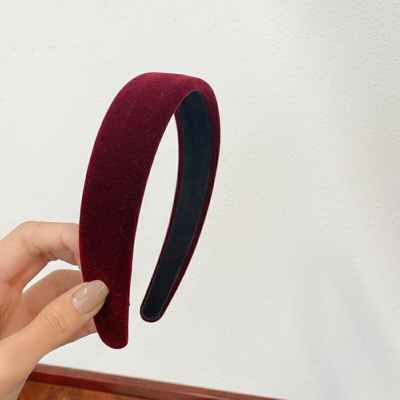 Набор из бархатной однотонной широкой повязки для волос и шпильки в стиле ретро красный
Набор из бархатной однотонной широкой повязки для волос и шпильки в стиле ретро красный