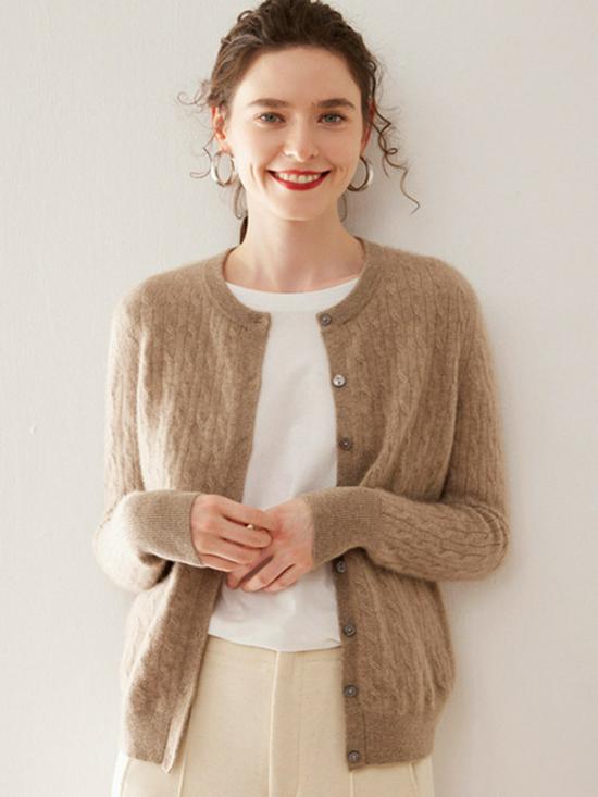 Women s Retro Grey Cashmere Cable Knit Cardigan Sweater - Round Neck, Long Sleeve, Open Front M
Women s Retro Grey Cashmere Cable Knit Cardigan Sweater - Round Neck, Long Sleeve, Open Front M
