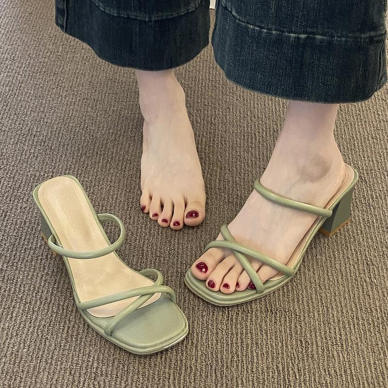 Niche thick heel cool slippers outer shoes summer new thin strap mid heel with skirt sandals 35
Niche thick heel cool slippers outer shoes summer new thin strap mid heel with skirt sandals 35