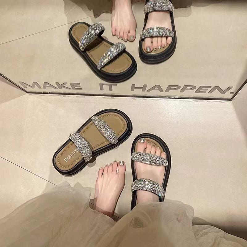 Slippers women s summer 2025 new French rhinestone round head muffin thick-soled versatile outer wear beach one-word sandals 40 чорний
Slippers women s summer 2025 new French rhinestone round head muffin thick-soled versatile outer wear beach one-word sandals 40 чорний