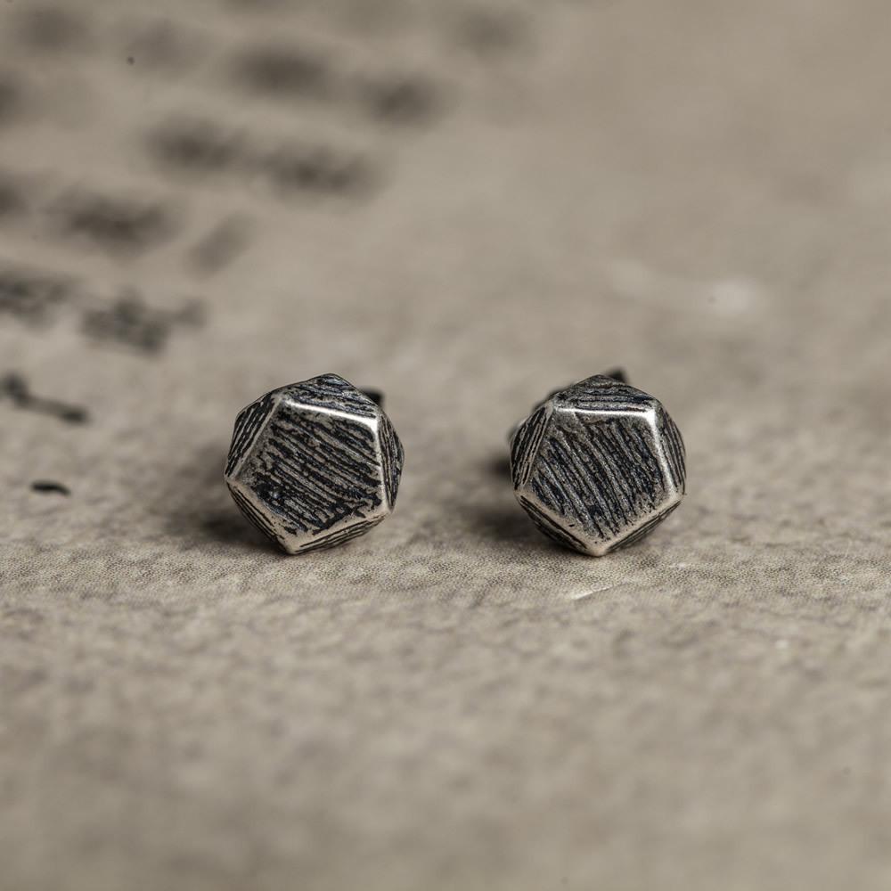 Unisex Retro Hexagonal Diamond Stud Earrings - Fashionable Imitation Thai Silver Jewelry
Unisex Retro Hexagonal Diamond Stud Earrings - Fashionable Imitation Thai Silver Jewelry
