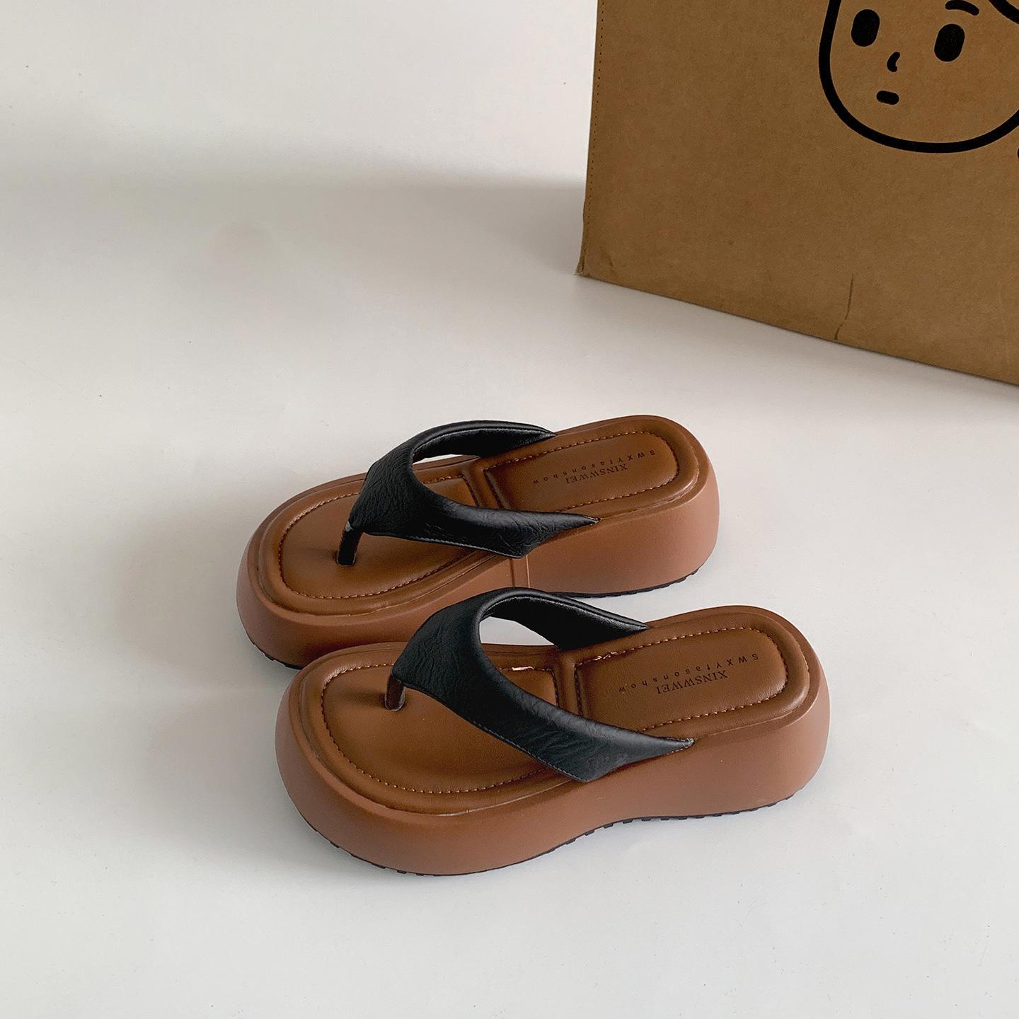 Internet celebrities lightweight explosion black flip-flops thick-soled slippers women 2025 new summer wear with skirt French cool slippers 40 чорний
Internet celebrities lightweight explosion black flip-flops thick-soled slippers women 2025 new summer wear with skirt French cool slippers 40 чорний