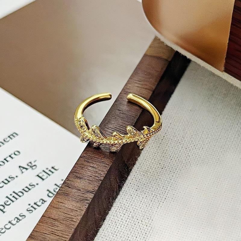 Medieval Vintage Retro Stacked Colored Zircon Temperament Ring Female Niche Design Sense Light Luxury Colored Treasure Ring Adjustable opening
Medieval Vintage Retro Stacked Colored Zircon Temperament Ring Female Niche Design Sense Light Luxury Colored Treasure Ring Adjustable opening