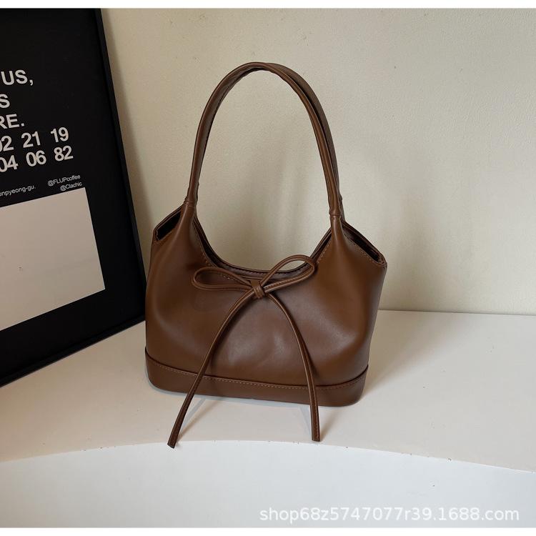 Универсальная сумка-багет под мышкой, женская, 2025, новая модная, из кожи с масляной восковой пропиткой, сумка для поездок, ретро-текстура, сумка-тоут темно-коричневого
Универсальная сумка-багет под мышкой, женская, 2025, новая модная, из кожи с масляной восковой пропиткой, сумка для поездок, ретро-текстура, сумка-тоут темно-коричневого