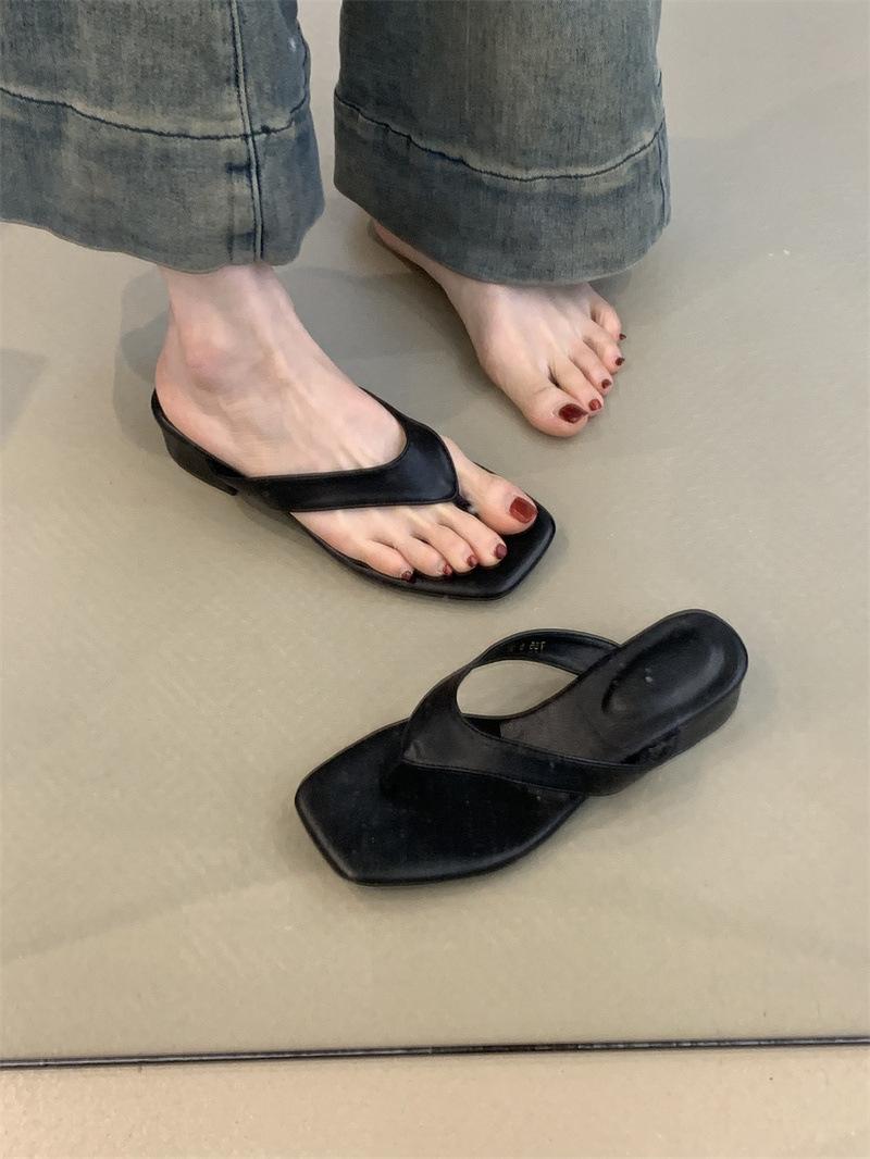 Нишевые крутые тапочки женские носят ретро темперамент простые носок высокий каблук толстый каблук сандалии женские 40 чёрный
Нишевые крутые тапочки женские носят ретро темперамент простые носок высокий каблук толстый каблук сандалии женские 40 чёрный