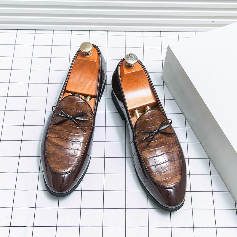 Men s shoes large size new casual leather shoes fashion men s foot business dress shoes trendy British style loafers 48 коричневий
Men s shoes large size new casual leather shoes fashion men s foot business dress shoes trendy British style loafers 48 коричневий